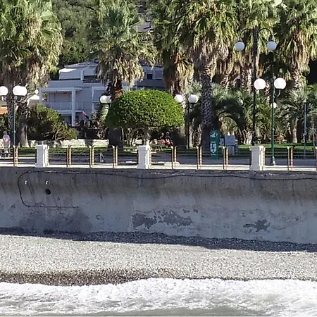 Attico Fronte Mare Residenza Matilde Apartamento Chiavari