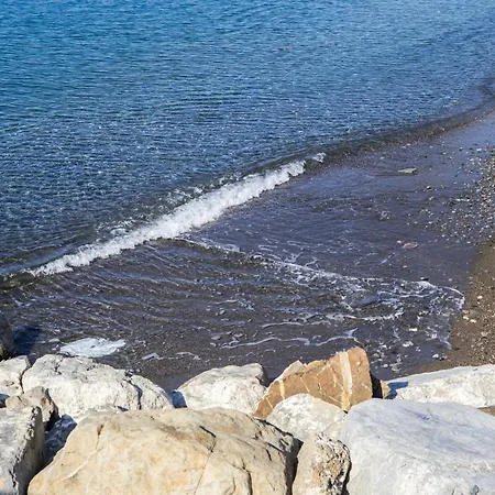 Attico Fronte Mare Residenza Matilde דירה קיאברי