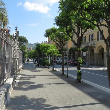 Attico Fronte Mare Residenza Matilde キアーヴァリ
