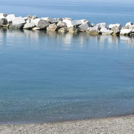 Attico Fronte Mare Residenza Matilde דירה קיאברי