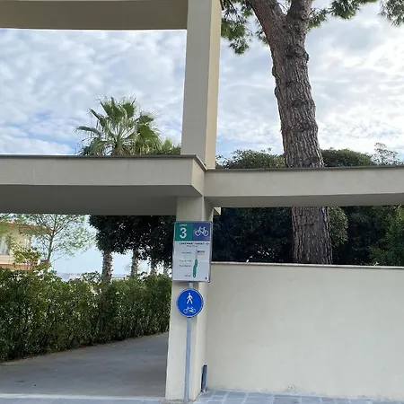 Attico Fronte Mare Residenza Matilde キアーヴァリ